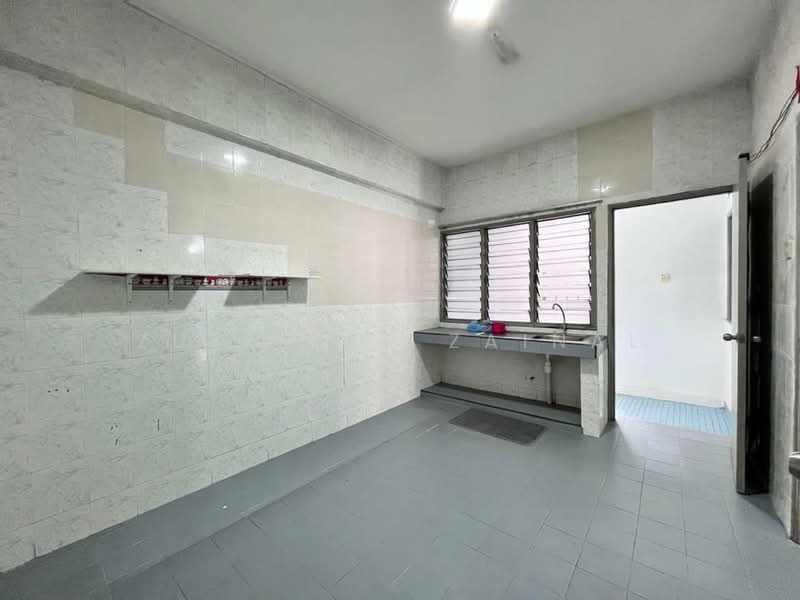 Condominium for Rent at Tiara Kelana - Zulfikar Zainal - Kitchen - PropertyGuru.com.my