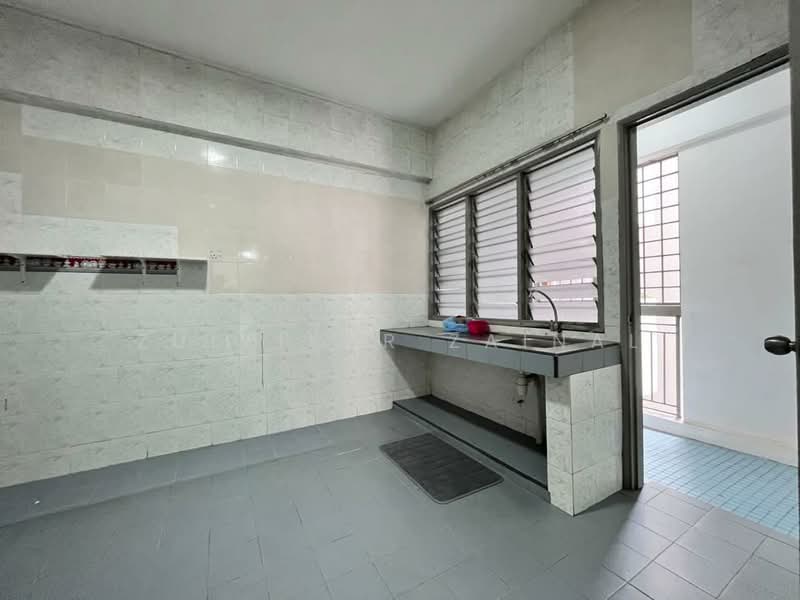 Condominium for Rent at Tiara Kelana - Zulfikar Zainal - Kitchen - PropertyGuru.com.my