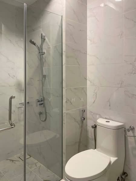 Servis Apartment untuk Disewa di Met 1 Residences - HY Sham - Bathroom - PropertyGuru.com.my