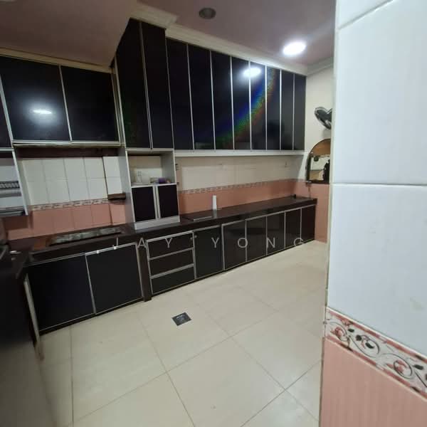 1-storey Terraced House for Sale in Bandar Bukit Raja (Klang) - Jay Yong - Kitchen - PropertyGuru.com.my