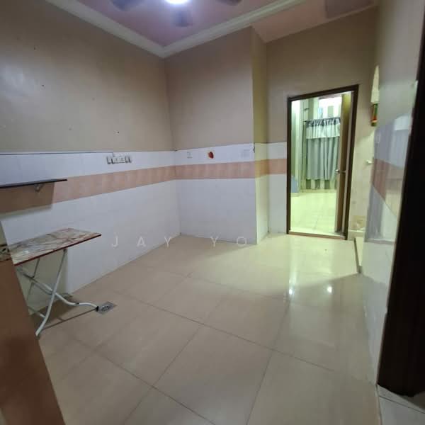 1-storey Terraced House for Sale in Bandar Bukit Raja (Klang) - Jay Yong - Kitchen - PropertyGuru.com.my