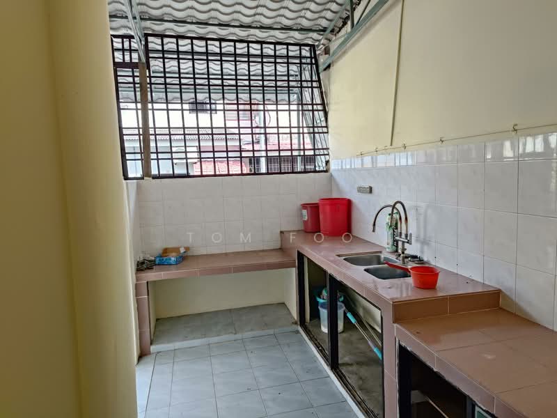 2-storey Terraced House for Rent in Taman Kota Jaya (Kota Tinggi) - Tom Foo - Kitchen - PropertyGuru.com.my