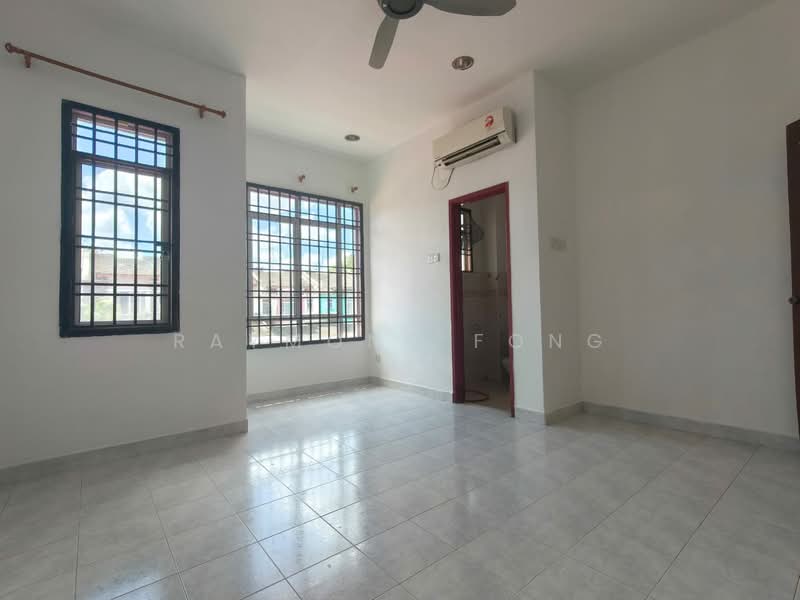 Rumah Teres 2 Tingkat untuk Dijual di Taman Setia Indah (Tebrau) - Raymond Fong - PropertyGuru.com.my