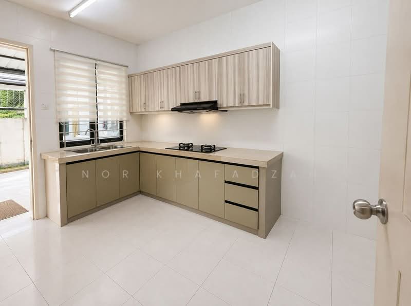Semi-Detached House for Rent in Seksyen 7 (Shah Alam) - Nor Khafadzah - Kitchen - PropertyGuru.com.my
