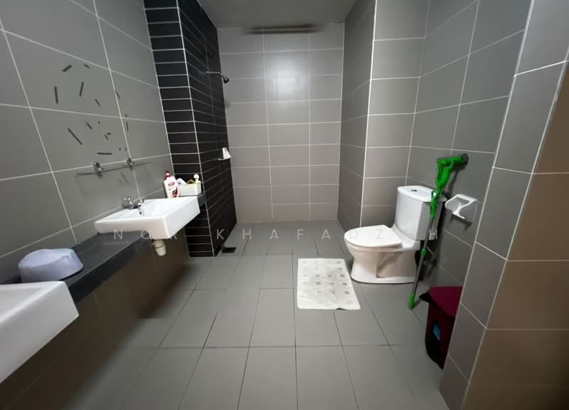 Semi-Detached House for Rent in Seksyen 7 (Shah Alam) - Nor Khafadzah - Bathroom - PropertyGuru.com.my