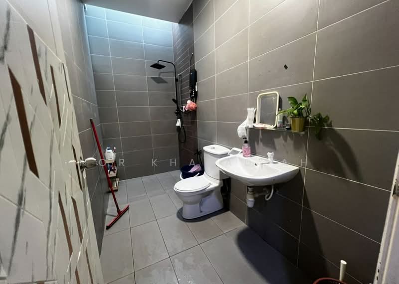 Semi-Detached House for Rent in Seksyen 7 (Shah Alam) - Nor Khafadzah - Bathroom - PropertyGuru.com.my