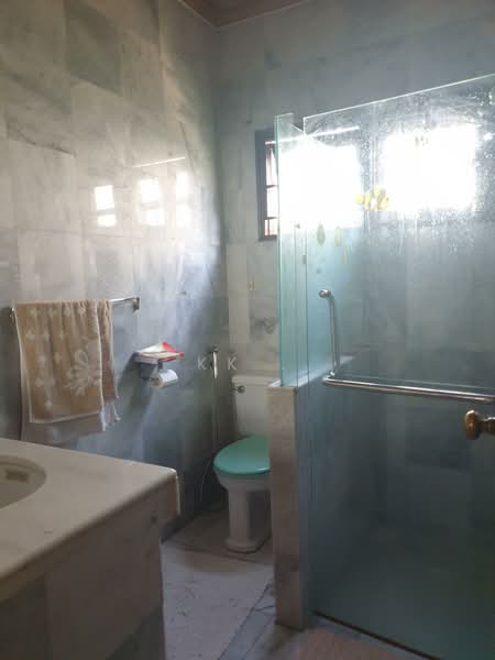 Rumah Banglo untuk Dijual di Seksyen 12 (Petaling Jaya) - KK . - Bathroom - PropertyGuru.com.my