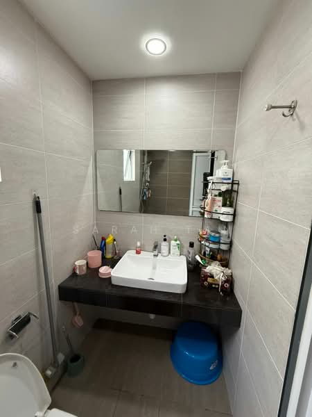 Kondominium untuk Dijual di Koi Suites - Sarah Tan - Bathroom - PropertyGuru.com.my