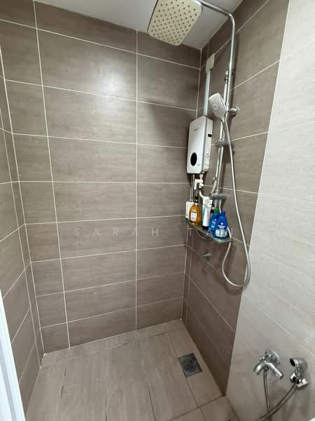 Kondominium untuk Dijual di Koi Suites - Sarah Tan - Bathroom - PropertyGuru.com.my