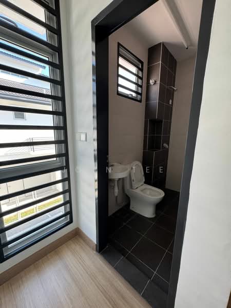 Rumah Teres 2 Tingkat untuk Disewa di Kota Bayuemas (Klang) - John Tee - Bathroom - PropertyGuru.com.my
