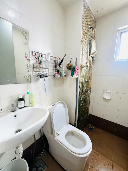 Kondominium untuk Dijual di Suasana Lumayan - Zainul Rashid - Bathroom - PropertyGuru.com.my