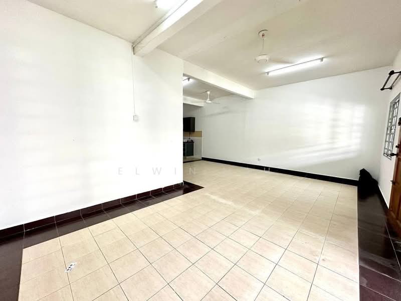Rumah Teres 2 Tingkat untuk Dijual di Kota Puteri Seksyen 5 (Batu Arang) - Elwin Mah - Living Room - PropertyGuru.com.my