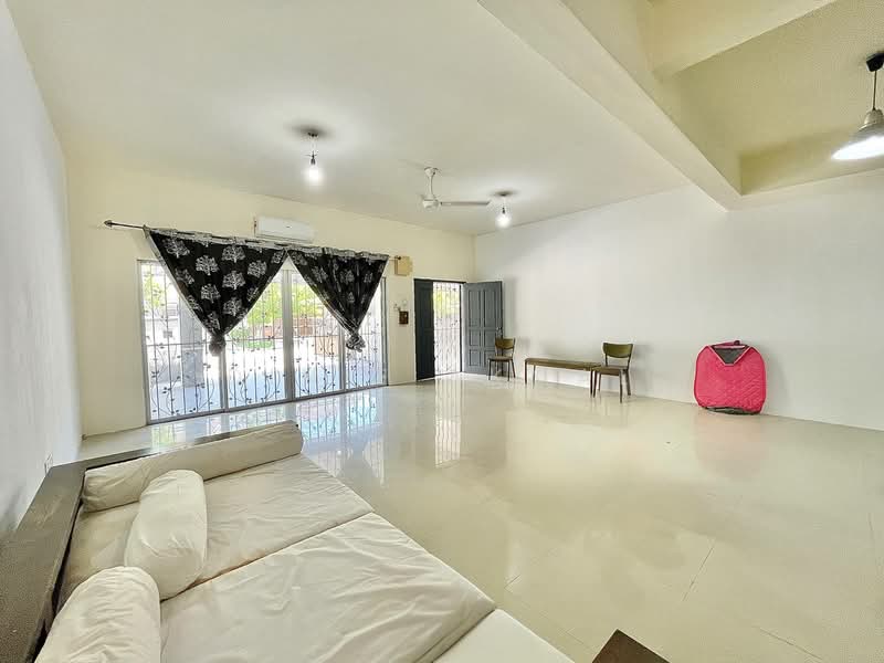 Rumah Teres 2 Tingkat untuk Dijual di Bandar Nusaputra (Puchong) - Dinie Akmal - Living Room - PropertyGuru.com.my