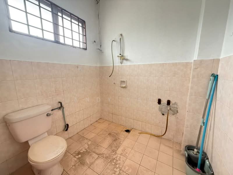 Rumah Teres untuk Dijual di Taman Tun Perak (Rawang) - Andy Yap - Bathroom - PropertyGuru.com.my