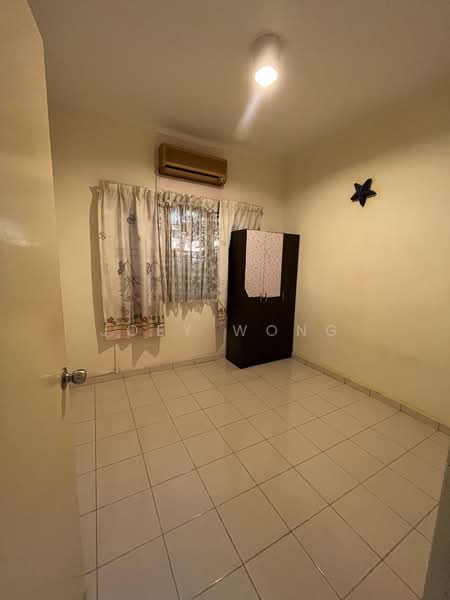 Apartment for Sale at Pangsapuri Seri Meranti - Joey Wong - Bedroom - PropertyGuru.com.my