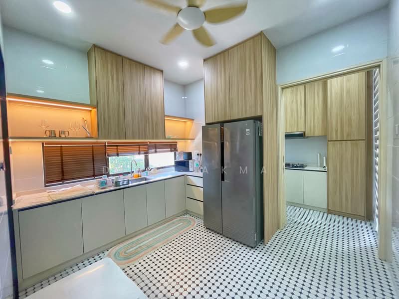 3-storey Terraced House for Sale in Cyberjaya (Selangor) - Dinie Akmal - Kitchen - PropertyGuru.com.my