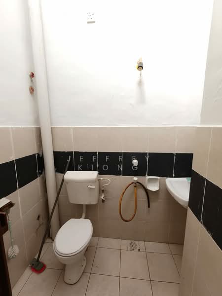 1-storey Terraced House for Sale in Bandar Putra (Kulai) - Jeffrey Kiong - Bathroom - PropertyGuru.com.my