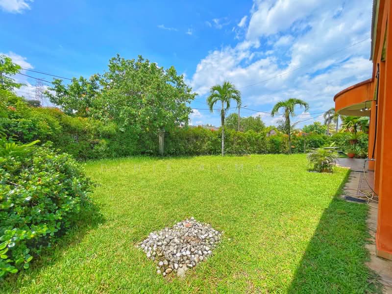 Rumah Banglo untuk Dijual di Seremban 2 (Negeri Sembilan) - Dinie Akmal - Garden - PropertyGuru.com.my