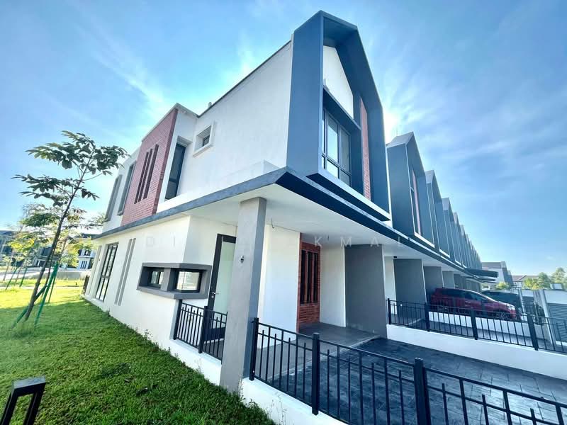 Rumah Teres 2 Tingkat untuk Dijual di Shah Alam (Selangor) - Dinie Akmal - Exterior - PropertyGuru.com.my