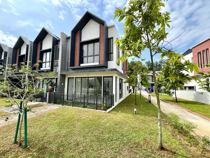 Rumah Teres 2 Tingkat untuk Dijual di Shah Alam (Selangor) - Dinie Akmal - Exterior - PropertyGuru.com.my