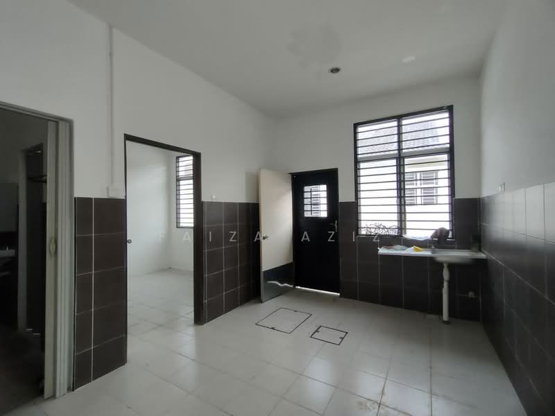 Rumah Teres untuk Dijual di Klang (Selangor) - Faiza Aziz - Kitchen - PropertyGuru.com.my