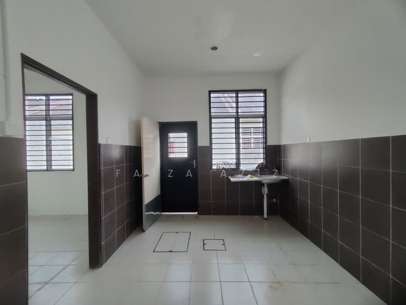 Rumah Teres untuk Dijual di Klang (Selangor) - Faiza Aziz - Kitchen - PropertyGuru.com.my