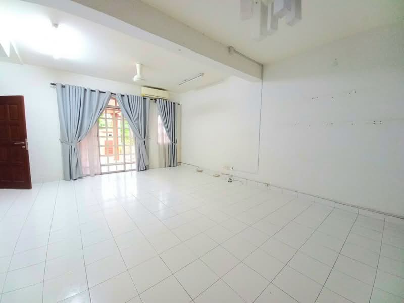 2-storey Terraced House for Sale in Bangi (Selangor) - Tony Lau - Living Room - PropertyGuru.com.my