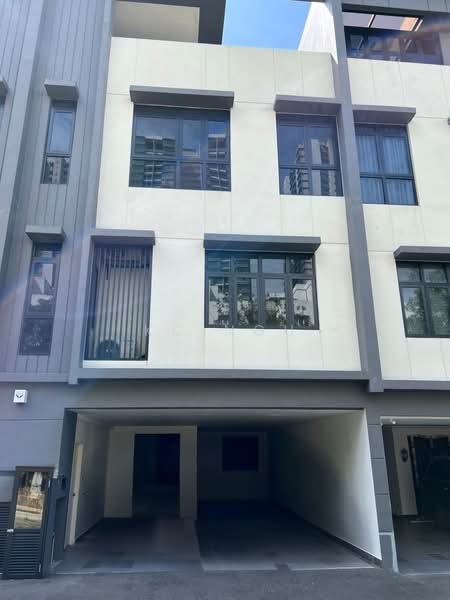 Rumah Teres untuk Dijual di Seri Kembangan (Selangor) - KC Ngu - Exterior - PropertyGuru.com.my