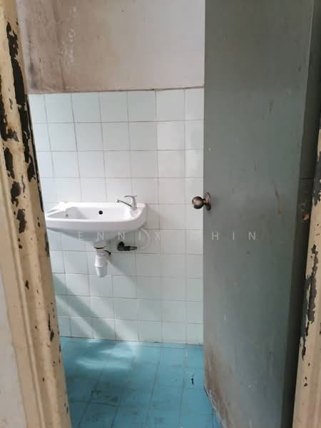 Pejabat untuk Disewa di Taman Rasa Sayang Prima (Cheras) - Dennix Chin - Bathroom - PropertyGuru.com.my