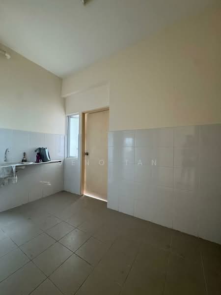 Kondominium untuk Dijual di Skyvilla Residences - Jeno Tan - Kitchen - PropertyGuru.com.my