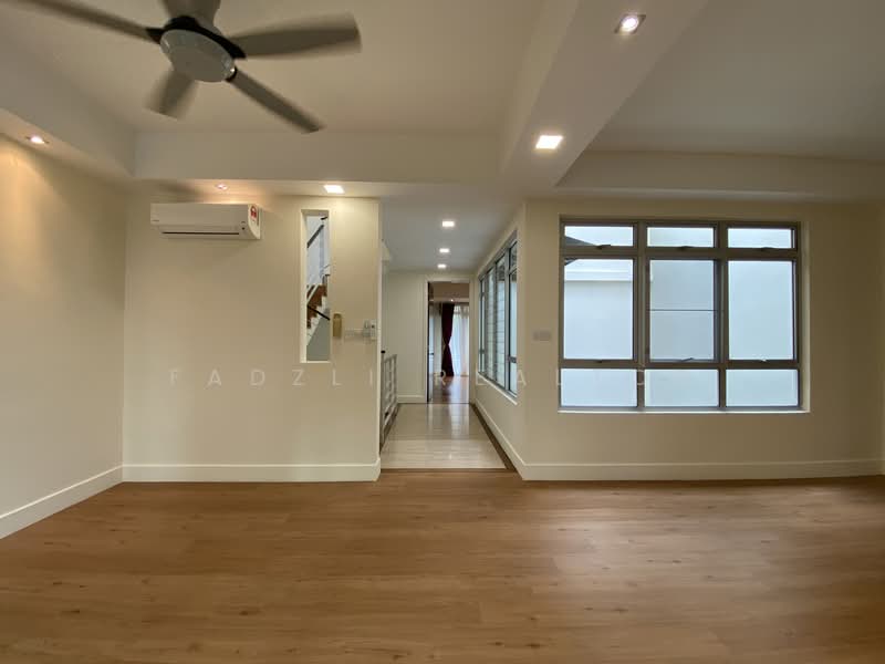 Rumah Berkembar untuk Dijual di Mont Kiara (Kuala Lumpur) - Fadzli Realtor - Living Room - PropertyGuru.com.my