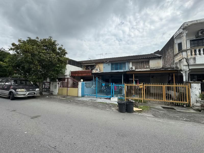2-storey Terraced House for Sale in Taman Putra (Ampang) - M.J Zairin - Exterior - PropertyGuru.com.my