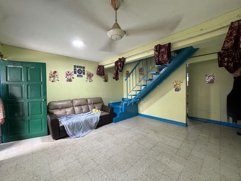 2-storey Terraced House for Sale in Taman Putra (Ampang) - M.J Zairin - Living Room - PropertyGuru.com.my