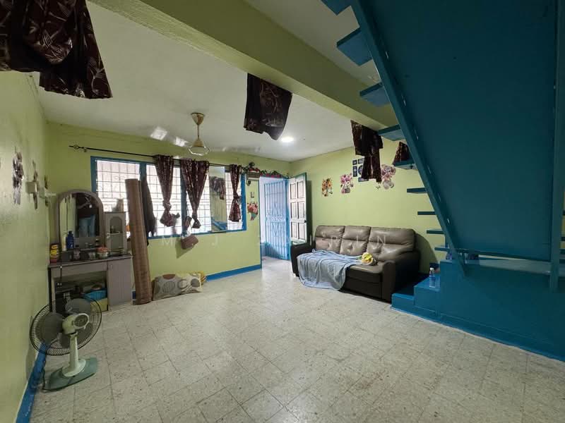 2-storey Terraced House for Sale in Taman Putra (Ampang) - M.J Zairin - Living Room - PropertyGuru.com.my