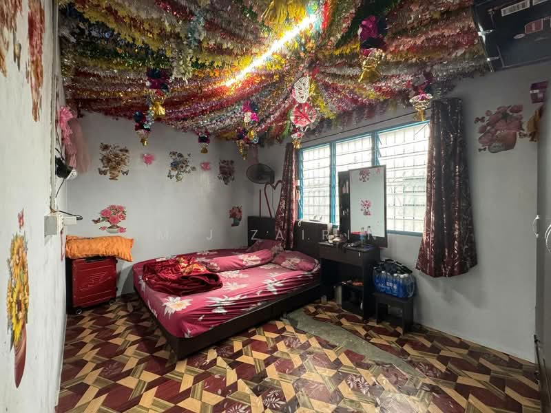 2-storey Terraced House for Sale in Taman Putra (Ampang) - M.J Zairin - Bedroom - PropertyGuru.com.my