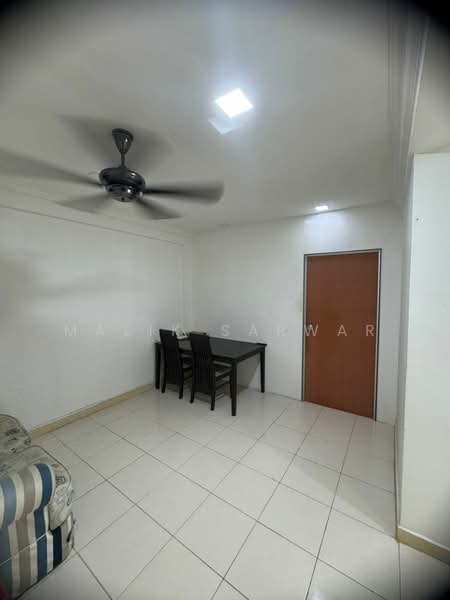 Kondominium untuk Disewa di Cyberia Smart Homes - Malik Sarwar - Dining Room - PropertyGuru.com.my