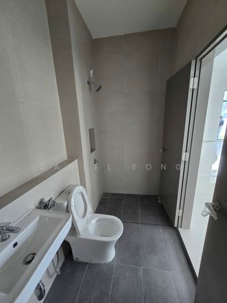 Rumah Kluster untuk Dijual di Austin Crest (Johor Bahru) - Daniel Yong - Bathroom - PropertyGuru.com.my