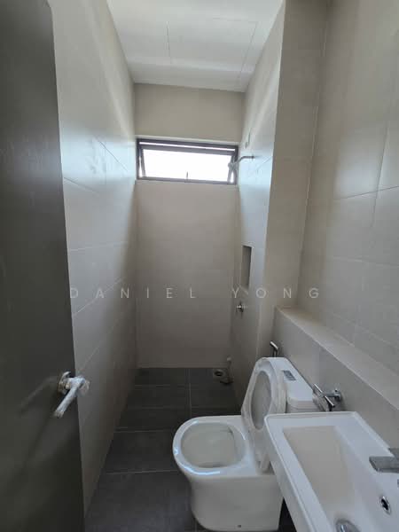 Rumah Kluster untuk Dijual di Austin Crest (Johor Bahru) - Daniel Yong - Bathroom - PropertyGuru.com.my