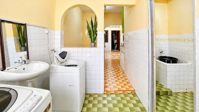 1-storey Terraced House for Sale in Kelana Jaya (Petaling Jaya) - Razlina Razali - Bathroom - PropertyGuru.com.my