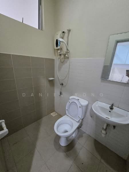 Rumah Teres 2 Tingkat untuk Dijual di Setia Tropika (Johor Bahru) - Daniel Yong - Bathroom - PropertyGuru.com.my