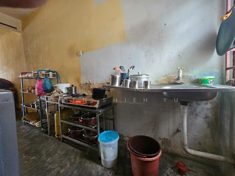 2-storey Terraced House for Sale in Bandar Seri Alam (Masai) - Chen Shieh Yu - Kitchen - PropertyGuru.com.my