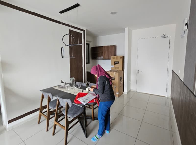 Servis Apartment untuk Disewa di Kenwingston Platz - Kong Wai Keat - Dining Room - PropertyGuru.com.my