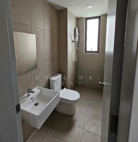 Servis Apartment untuk Disewa di Kenwingston Platz - Kong Wai Keat - Bathroom - PropertyGuru.com.my