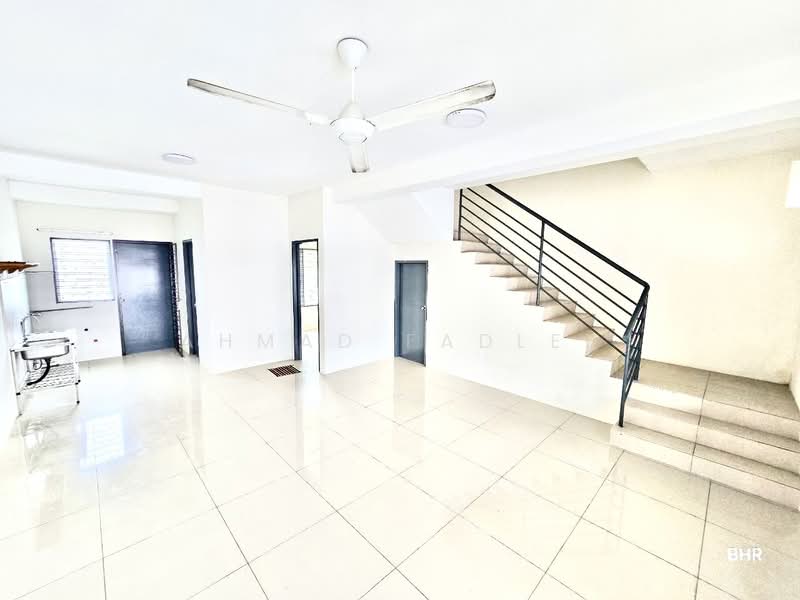 Rumah Teres 2 Tingkat untuk Dijual di Dengkil (Selangor) - Ahmad Fadlee - Living Room - PropertyGuru.com.my