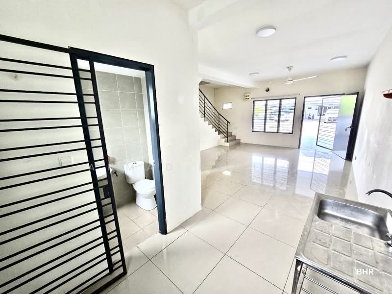 Rumah Teres 2 Tingkat untuk Dijual di Dengkil (Selangor) - Ahmad Fadlee - Bathroom - PropertyGuru.com.my
