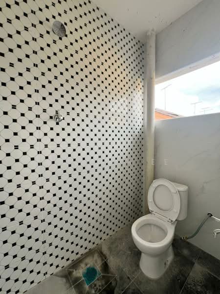 Rumah Teres 2 Tingkat untuk Dijual di Taman Putri Kulai (Kulai) - Melinda Ee - Bathroom - PropertyGuru.com.my