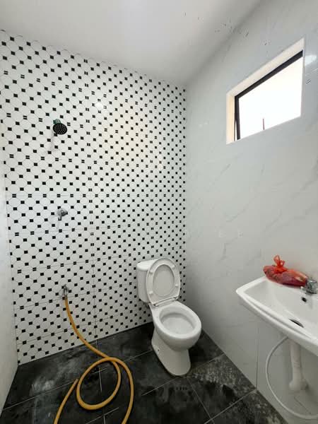 Rumah Teres 2 Tingkat untuk Dijual di Taman Putri Kulai (Kulai) - Melinda Ee - Bathroom - PropertyGuru.com.my
