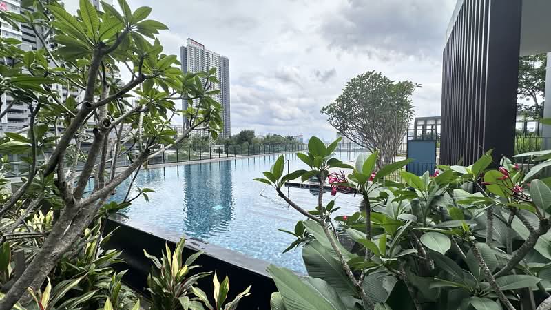 Servis Apartment untuk Disewa di Quinn Residence - Choong Kim Chuan - Pool - PropertyGuru.com.my