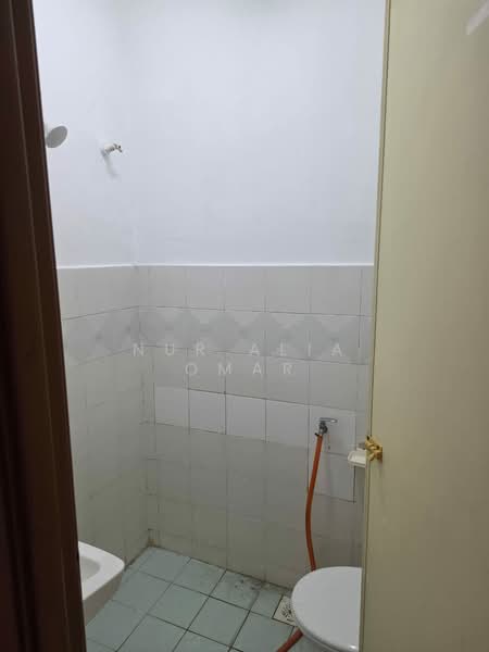 2-storey Terraced House for Sale in Puncak Alam (Selangor) - Nur Alia Omar - Bathroom - PropertyGuru.com.my