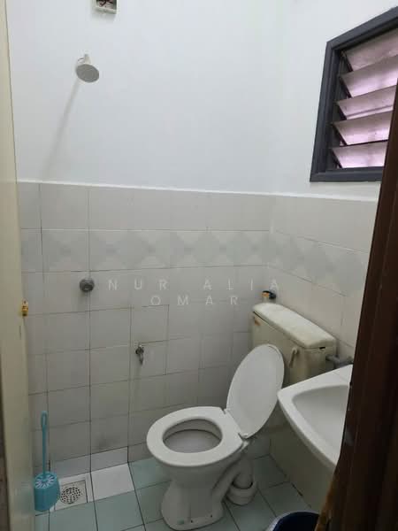 2-storey Terraced House for Sale in Puncak Alam (Selangor) - Nur Alia Omar - Bathroom - PropertyGuru.com.my